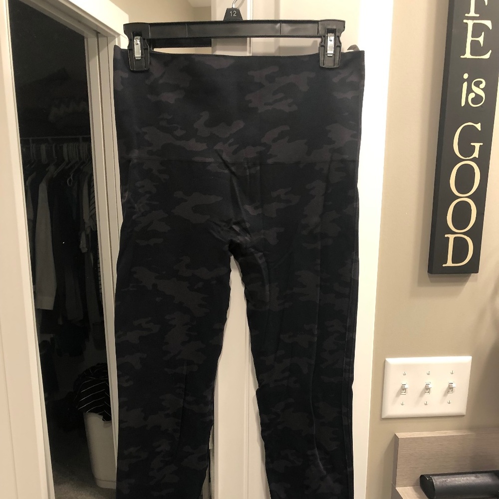 Spanx Ankle length dark camo leggings